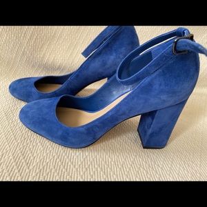 Via Spiga Salida Block Heel Suede Pump size 9